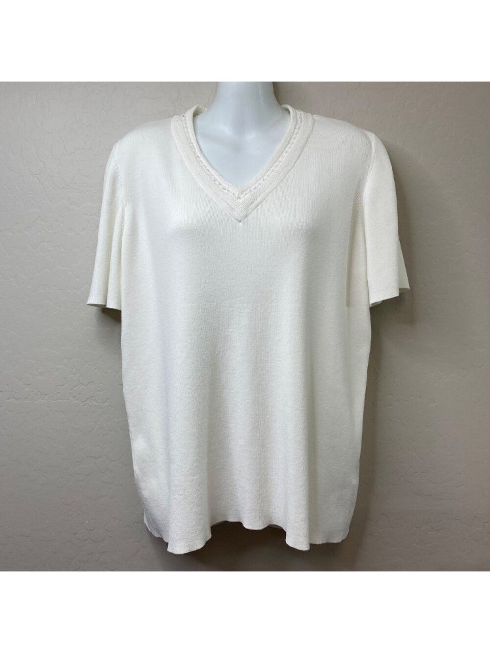 Sag Harbor Womens White V-Neck Knit Top 65% Rayon 35% Nylon Size XL